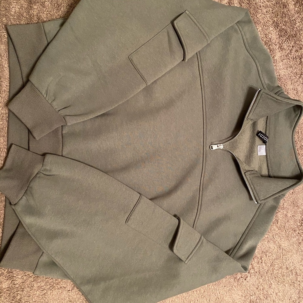 Cropped sweatshirt
